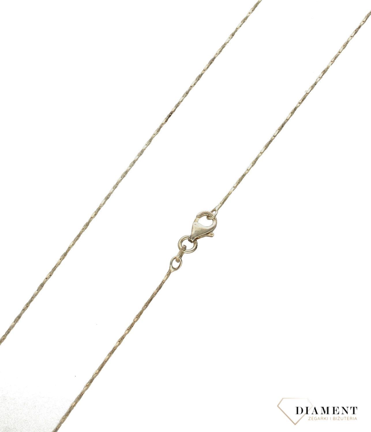 Łańcuszek srebrny Singapur 0,8mm DIA-LAN-5866-925 0,8mm. Łańcuszek o splocie Singapur. Łańcuszek srebrny o delikatnym splocie. Łańcuszek srebrny kobiecy. Łańcuszek srebrny dla kobiety. Łańcuszek srebrny na  (1).jpg